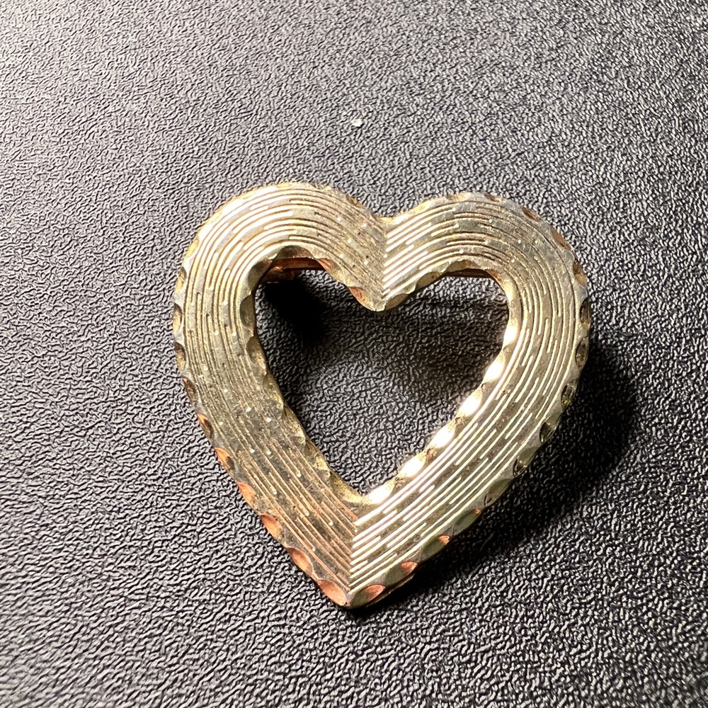 Vintage Gold Heart Brooch/Pin